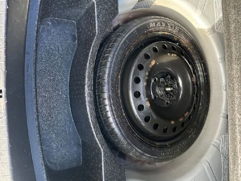 Used 2017 Chevrolet Impala LT image 12