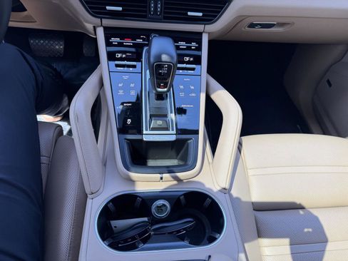 Used 2019 Porsche Cayenne AWD/4WD image 16