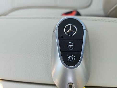 Used 2023 Mercedes-Benz GLC 300 4MATIC image 37