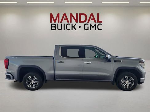 Used 2025 GMC Sierra 1500 SLT AWD/4WD image 4