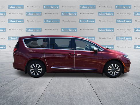 Used 2023 Chrysler Pacifica Limited FWD image 4