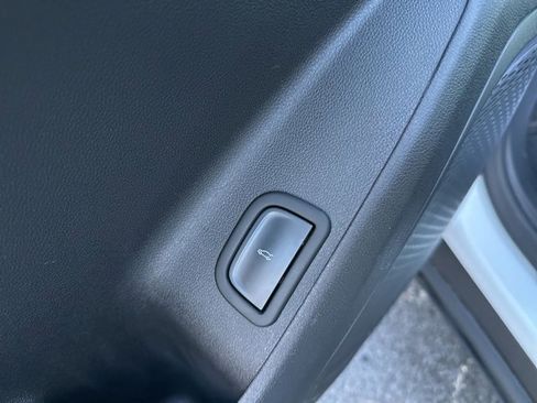 Used 2025 Chevrolet Traverse LT image 27