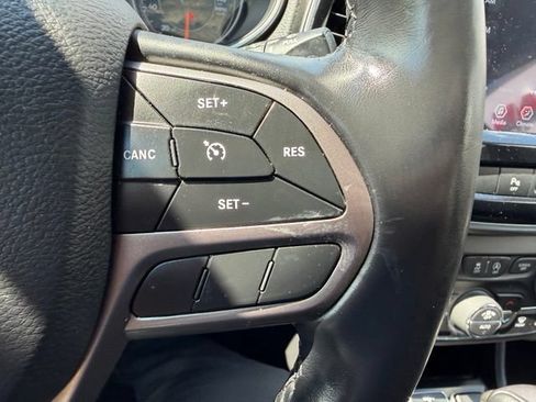 Used 2019 Jeep Cherokee Limited AWD/4WD image 33