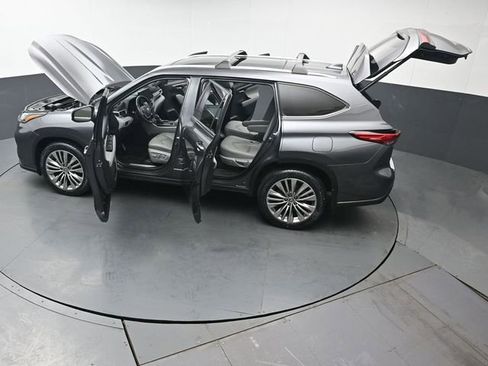Used 2023 Toyota Highlander Platinum AWD/4WD image 55