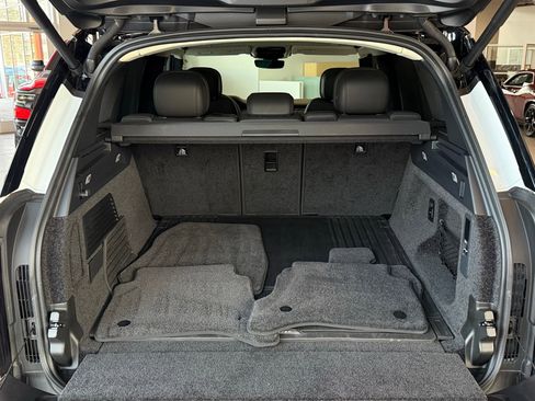 Used 2025 Land Rover Range Rover SE image 35