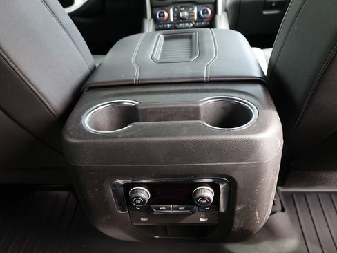 Used 2023 Chevrolet Suburban Premier image 28