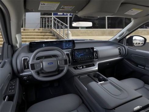 New 2026 Ford Expedition Active image 9