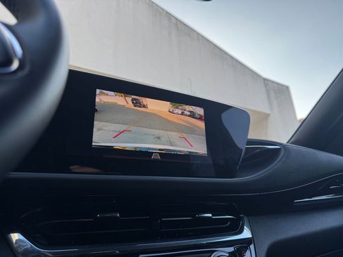 Used 2025 Buick Envista Sport Touring image 17