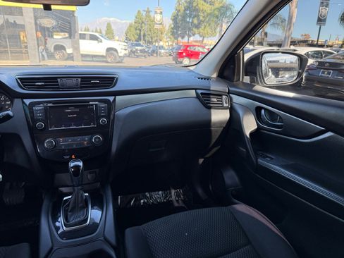 Used 2019 Nissan Rogue Sport S image 23