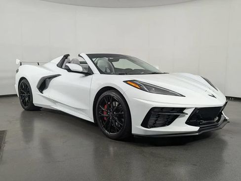 Used 2024 Chevrolet Corvette Stingray Premium Conv w/ Z51 Performance Package RWD image 2