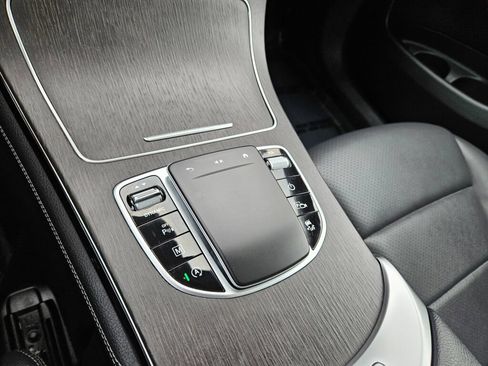 Used 2020 Mercedes-Benz GLC 300 4MATIC image 27