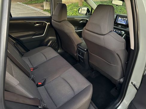 Used 2019 Toyota RAV4 XLE w/ Convenience Package FWD image 46