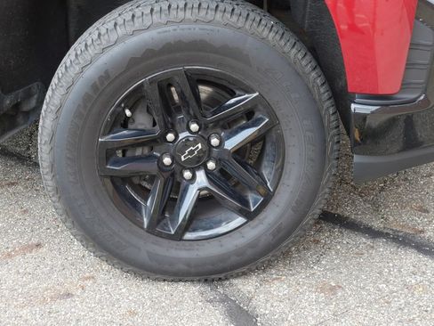 Used 2019 Chevrolet Silverado 1500 Custom Trail Boss w/ Custom Convenience Package AWD/4WD image 7