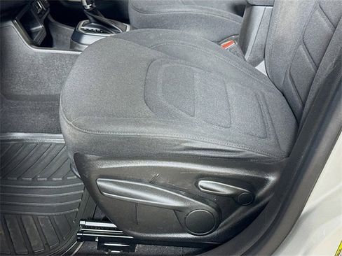 Used 2021 Jeep Renegade Latitude image 16