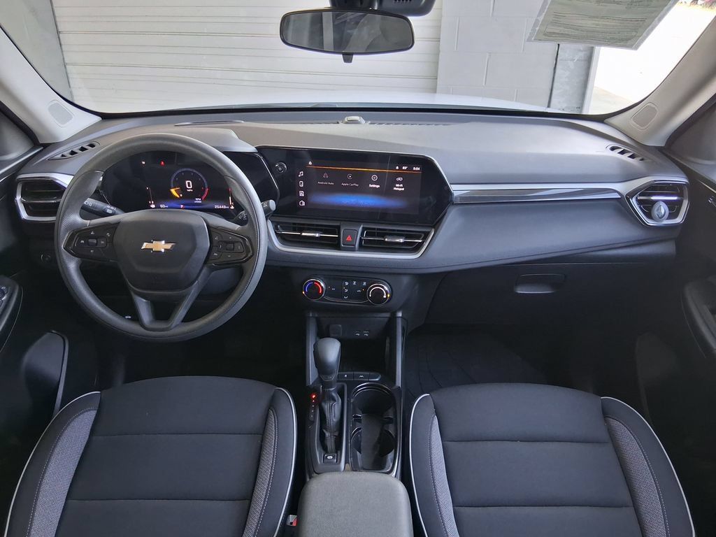 Used 2024 Chevrolet TrailBlazer LS w/ LS Convenience Package FWD image 9