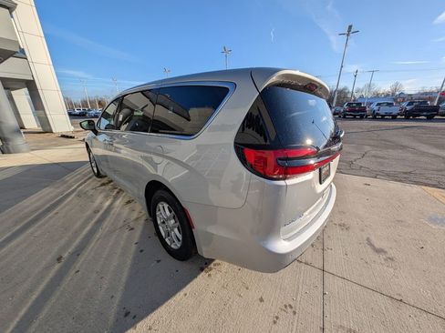 New 2026 Chrysler Pacifica Select image 6