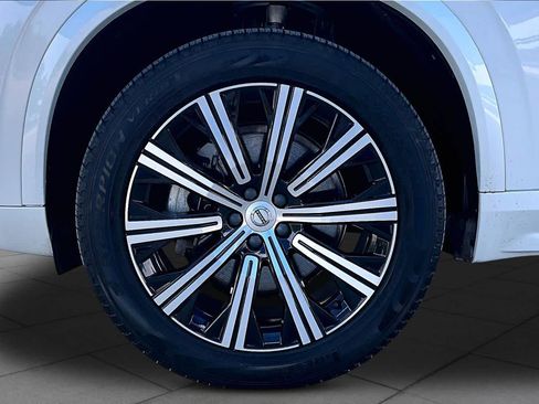 Used 2024 Volvo XC90 B5 Core AWD/4WD image 11