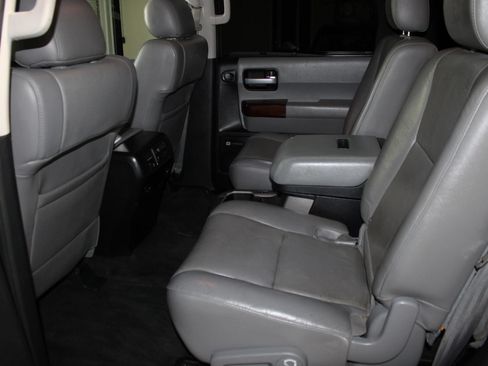 Used 2014 Toyota Sequoia Platinum RWD image 28