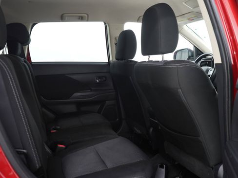 Used 2017 Mitsubishi Outlander ES FWD image 13