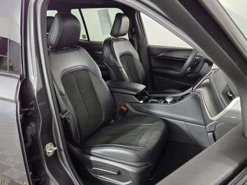 Used 2023 Jeep Grand Cherokee Altitude image 38