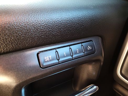 Used 2018 GMC Sierra 1500 SLT image 16