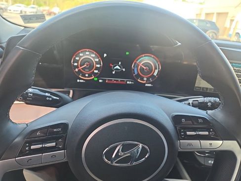 Used 2023 Hyundai Elantra Limited FWD image 11