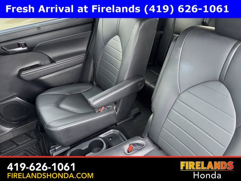 Used 2020 Toyota Highlander XLE image 25