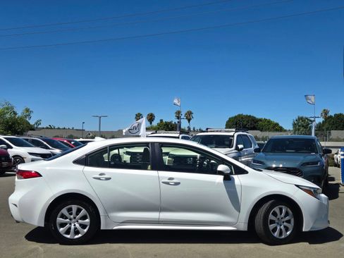 Used 2023 Toyota Corolla LE w/ Carpet Mat Package (TMS) FWD image 8