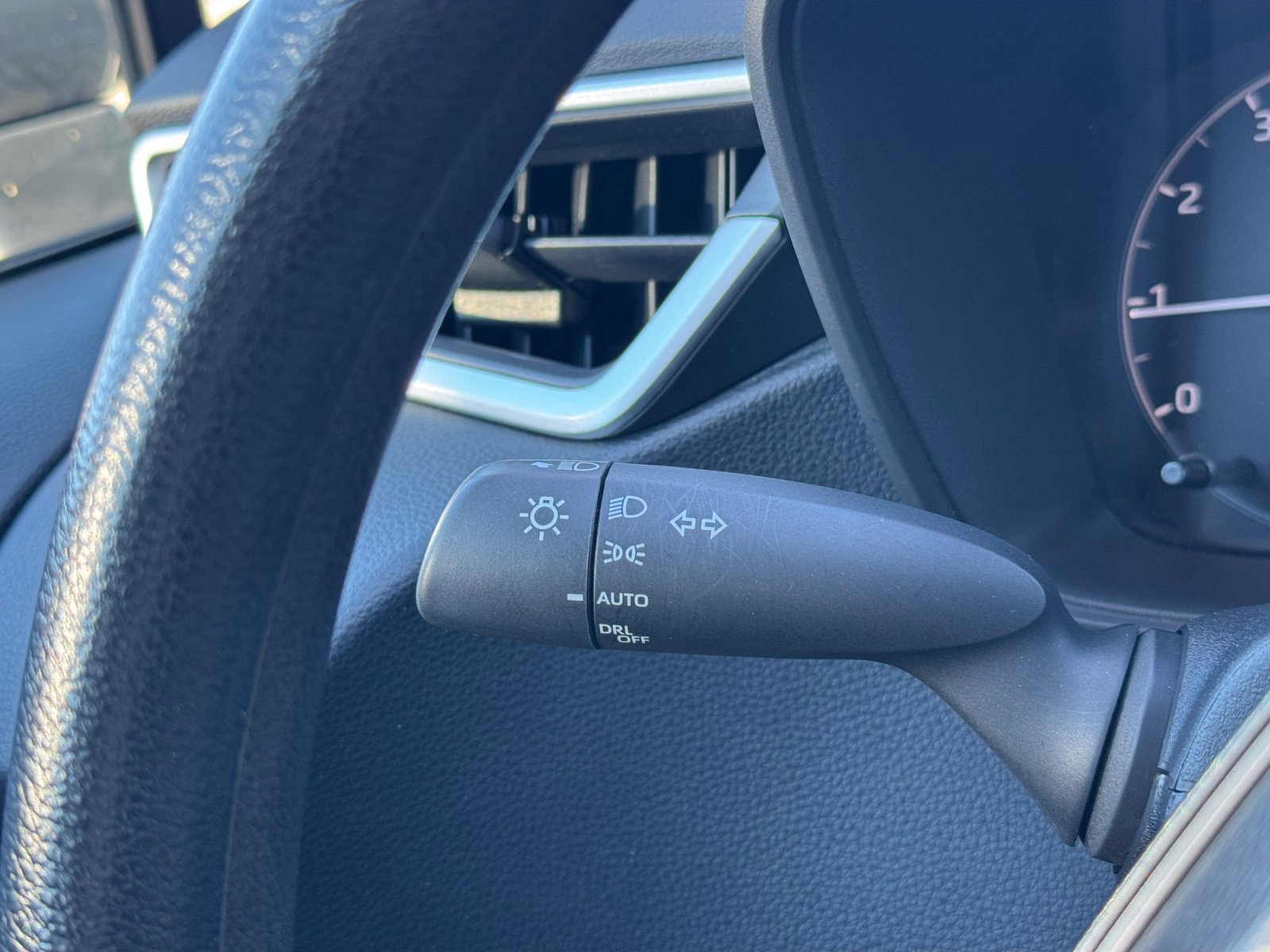 Used 2025 Toyota Corolla LE FWD image 17