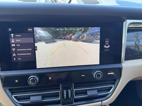 Used 2024 Porsche Macan AWD/4WD image 19