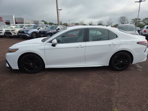 Certified 2021 Toyota Camry SE image 6