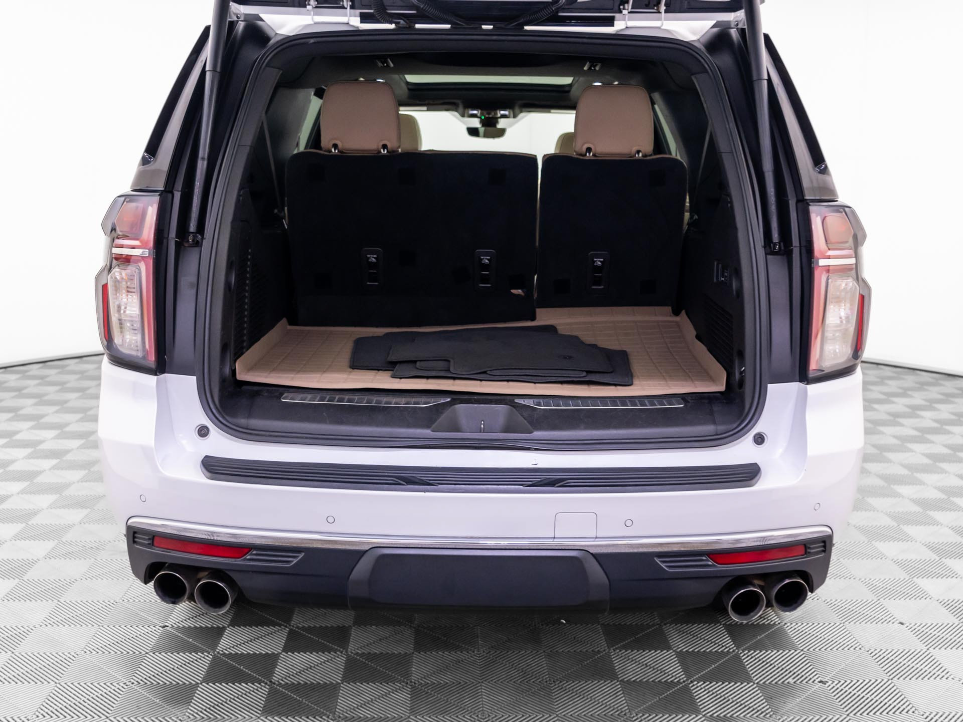 Used 2021 Chevrolet Suburban Premier w/ Premium Package AWD/4WD image 36