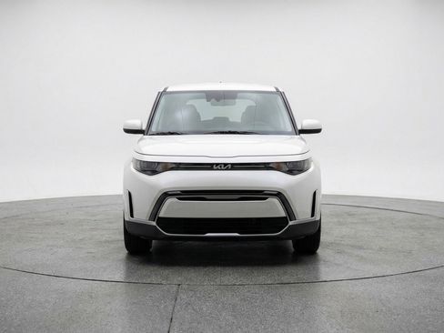 Used 2025 Kia Soul LX w/ LX Technology Package FWD image 2