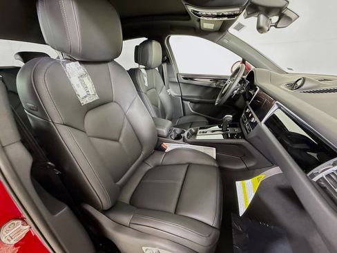 Certified 2025 Porsche Macan image 22