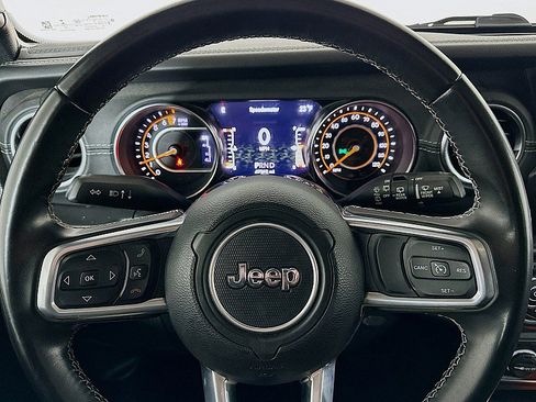 Used 2022 Jeep Wrangler Unlimited Sahara image 12