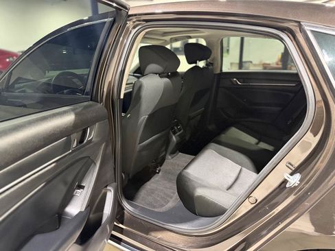 Used 2018 Honda Accord EX image 12