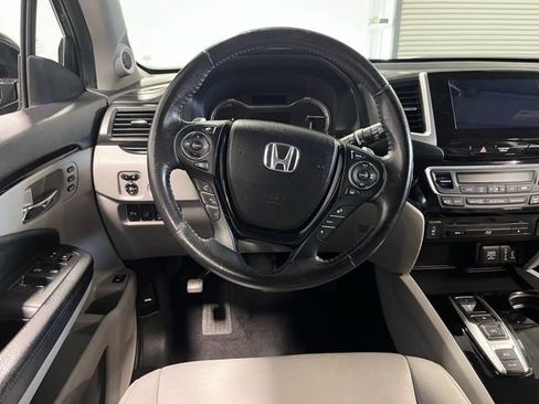 Used 2017 Honda Pilot Touring image 20