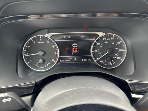 Used 2025 Nissan Pathfinder SL AWD/4WD image 19