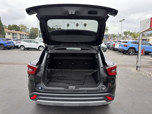 Used 2025 Chevrolet Trax LT FWD image 14