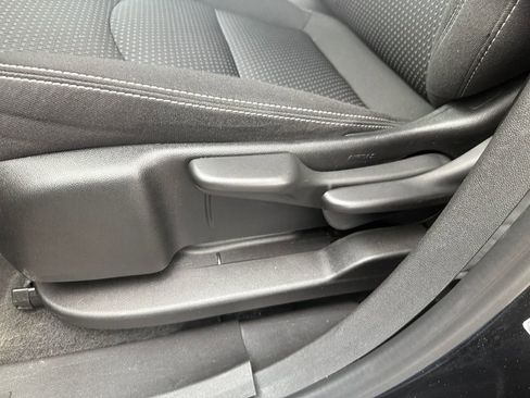 Used 2024 GMC Terrain SLE image 26