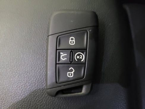Used 2024 Volkswagen Tiguan SE R-Line FWD image 32