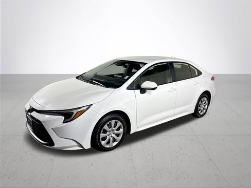 Used 2024 Toyota Corolla LE image 2