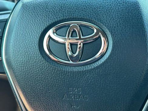 Used 2022 Toyota Avalon XLE FWD image 33