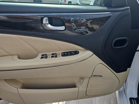 Used 2014 Hyundai Equus Signature RWD image 11