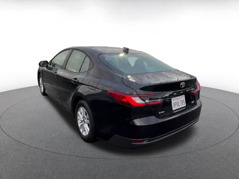 Used 2025 Toyota Camry LE image 11