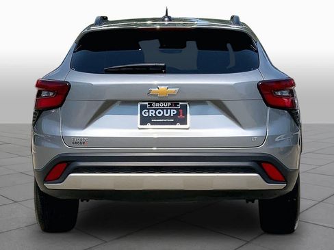 Used 2025 Chevrolet Trax LT FWD image 5