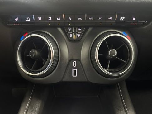 Used 2024 Chevrolet Blazer LT FWD image 18