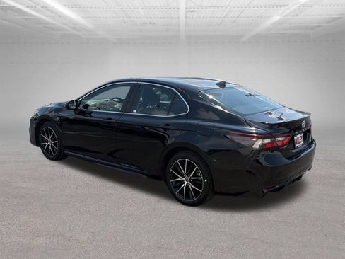 Used 2021 Toyota Camry SE FWD image 9
