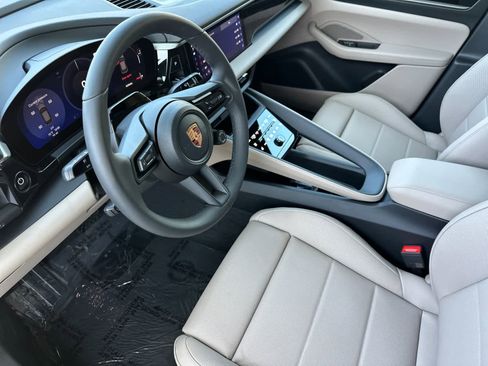 New 2026 Porsche Macan 4 Electric AWD/4WD image 4