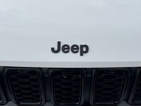 Used 2023 Jeep Grand Cherokee L Limited w/ Black Appearance Package AWD/4WD image 12